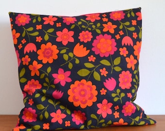 40 x 40 cm cushion cover, 1970s fabric, black, pink, red, floral, flower power, mid-century vintage, Pril flower