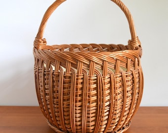 Vintage 70s/80s wicker basket, brown, round, woven, lining, trees, tree, shopping basket, willow basket, Birkin, market basket