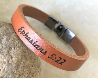 Pulsera de cuero personalizada para hombre, con cierre de cobre grabado.