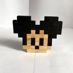 Arte pixelado de madera de Mickey Mouse