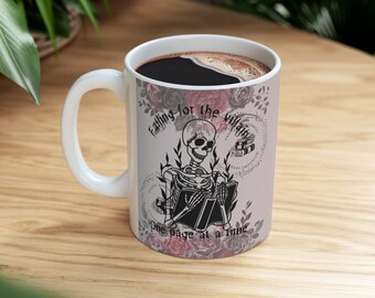 Dark Romance Quotes Skulls Floral 11oz Coffee Mug Design - Descarga digital instantánea - "Falling For The Villain, One Page At A Time"