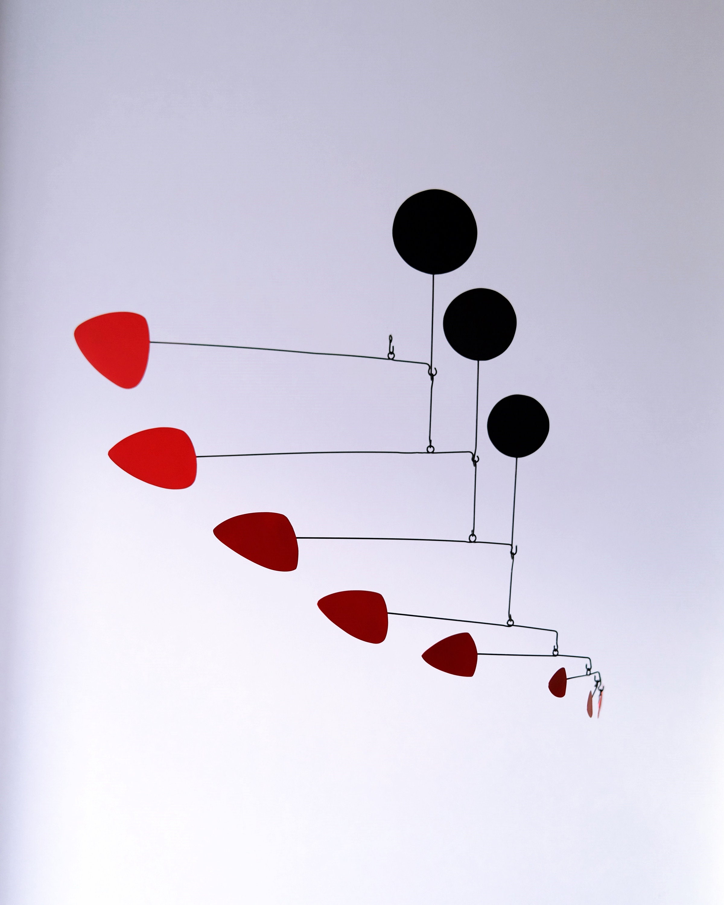 Mobile Contemporain à Suspendre. Série Limitée en Métal Laqué.