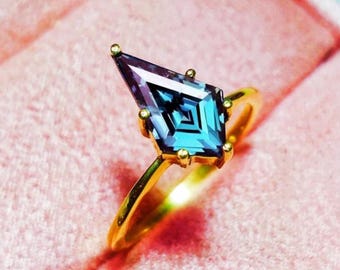 Unikatowy pierścionek zaręczynowy z aleksandrytem w szlifie latawca, delikatny pierścionek vintage, biżuteria ślubna z sześcioma zębami