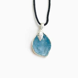 Schöne natürliche Aquamarin Halskette für Mädchen - Geschenk für sie - rustikaler Aquamarin Anhänger - März Geburtsstein