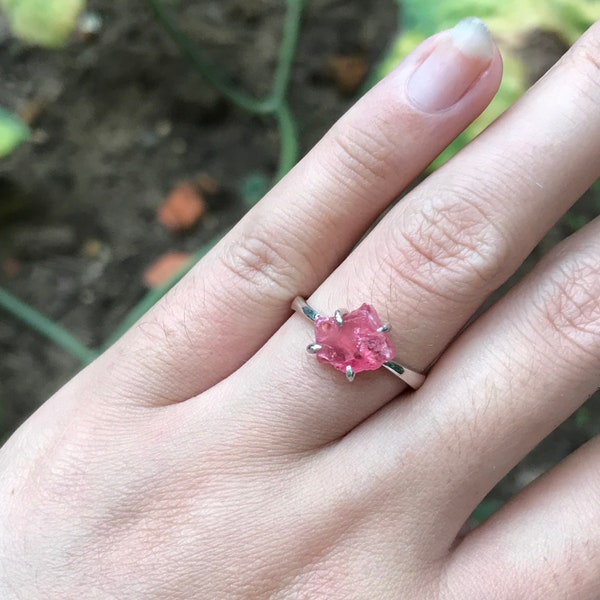 Simple 4 claws red spinel ring- red spinel ring - raw spinelring- gift for her- raw minialist ring for girls- August birthstone