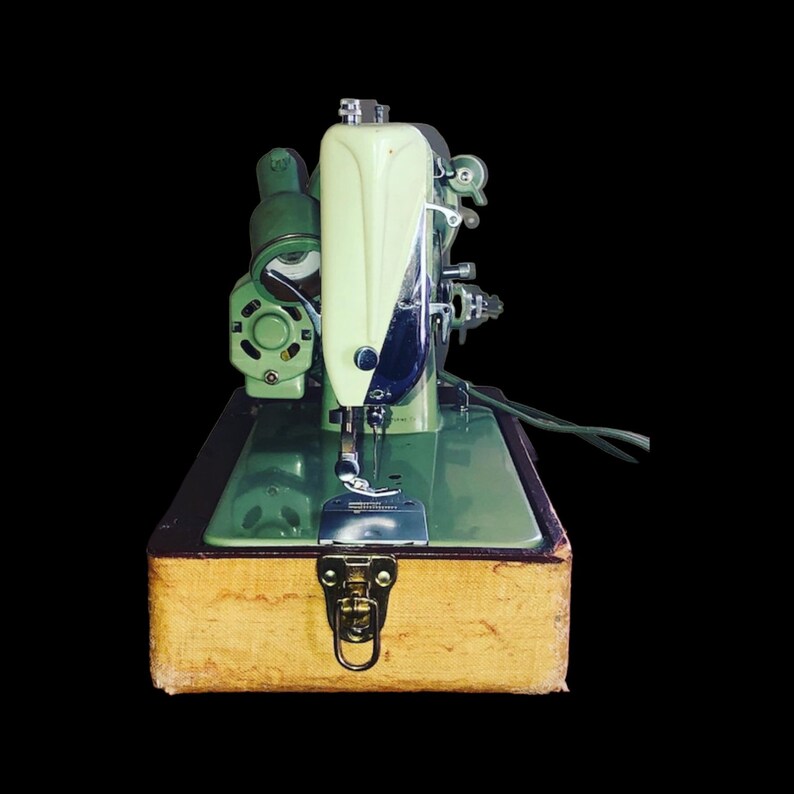 Green Singer Sewing Machine Model RFJ88 1950s Portable Etsy