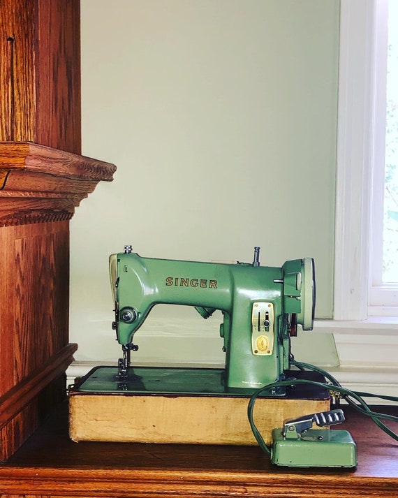 Green Singer Sewing Machine Model RFJ88 1950s Portable Etsy