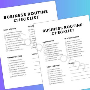 Può includere: Un documento cartaceo bianco intitolato Business Routine Checklist con testo nero e caselle di controllo. Il layout include sezioni per la routine giornaliera, settimanale, mensile e note, organizzate con elenchi di attività gestionali.