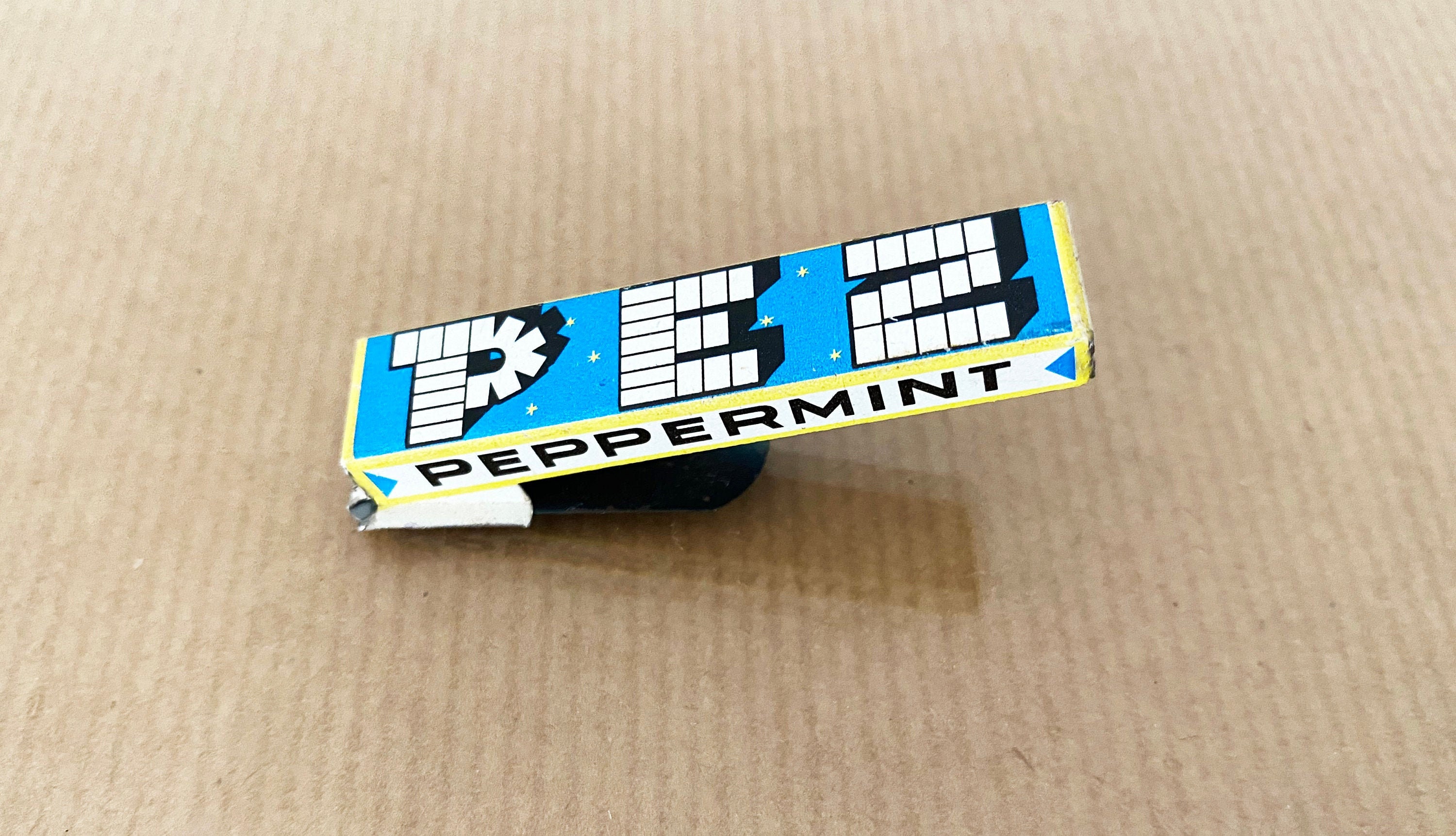 Pez Dispensers Vintage, Set of 8, Bob the Builder, Cat, Bugz