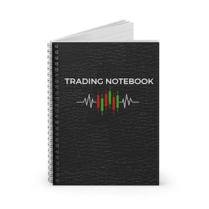 K&ouml;nnte beinhalten: Schwarzes, ledergebundenes Notizbuch mit Spiralbindung. Der Einband zeigt den Text "TRADING NOTEBOOK" in Wei&szlig; und ein stilisiertes gr&uuml;nes und rotes Candlestick-Diagramm.