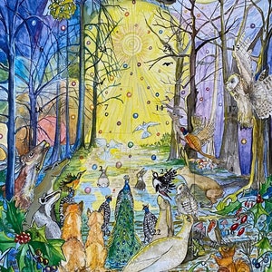 Puede incluir: Pintura a la acuarela de una escena de bosque con varios animales y aves, incluyendo búhos, conejos y un pavo real. La obra presenta una zona brillante y soleada en el centro y es probablemente un calendario de adviento.