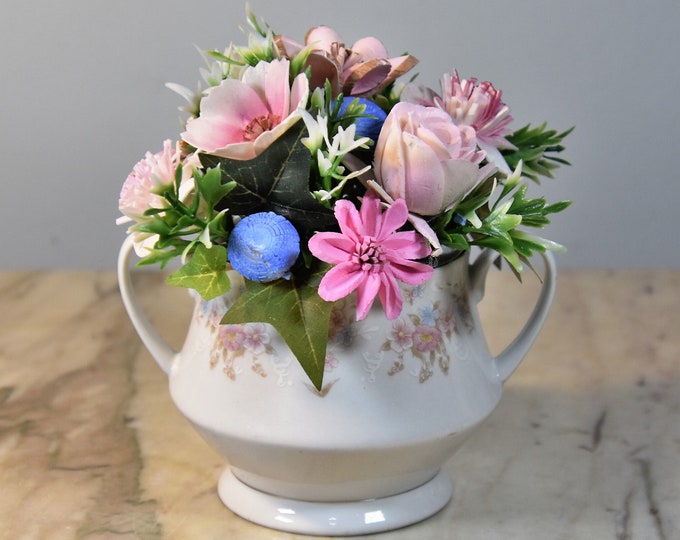 Vintage orphaned sugar bowl (no lid) Chinese porcelain with delicate airbrused Sola wood flower arrangement