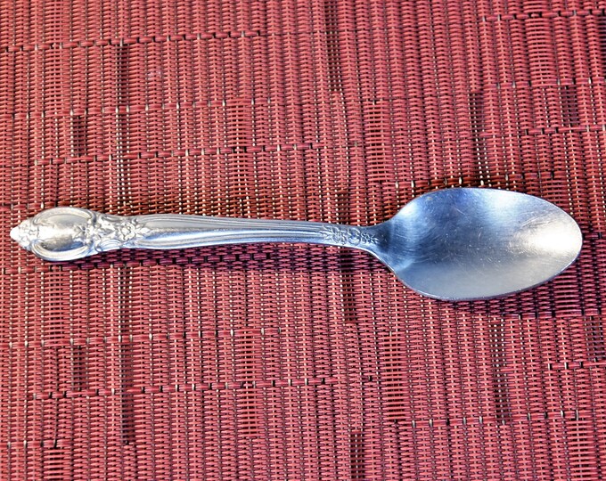 Vintage -  teaspoon stainless, from Japan, pattern unknown - from a New England Estate