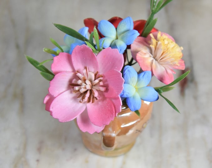 Beautiful vintage (1945-1952) MINIATURE lusterware sugarbowl with arrangement of color coordinated airbrushed Sola wood flowers