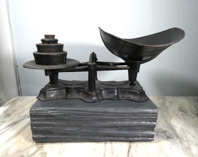 Antique Reading Hardware Co Cast Iron Scale with weights originally from Pennsylvania   - From a New England Estate