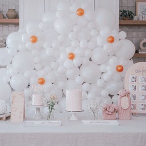 White Daisy Balloon Arch, Daisy Baby Shower, Daisy Bridal Shower, White Wedding, Daisy Balloon Garland, Two Groovy, Five is a Vibe, Groovy 1