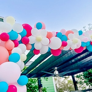 DIY Daisy Balloon Arch Kit, Daisy Baby Shower, Two Groovy Birthday, Five Is A Vibe, Pink Balloon Arch, Girl Baby Shower, Tropical Party Deco