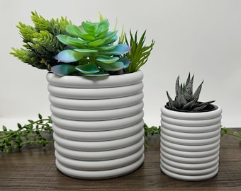 Desk Poppy – Artistic Flower Pot with Built-In Drainage | Unique Desk Decor | 2” & 4” Planter | 3D Printed Pot | Cute Gift for Plant Lovers