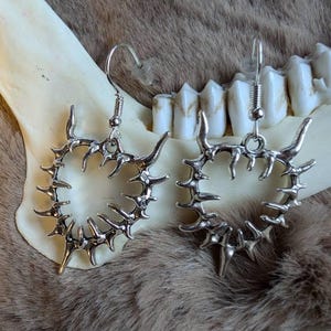 Goth Ohrringe mit gehörntem Herz, stacheliges Herz