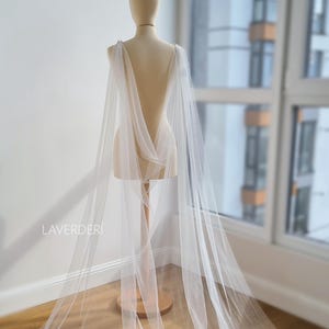 Voile de cape de mariée uni classique. Alternative au voile de mariée. Tulle illusion | LIERRE