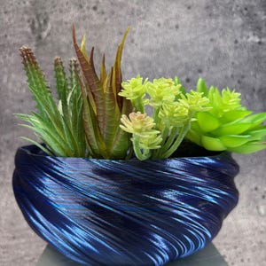 Mellanstor, grund, vriden kruka för suckulenter eller Cati (blå, svart och lila färg) - 20 cm i diameter och 9,5 cm hög; USA-butik