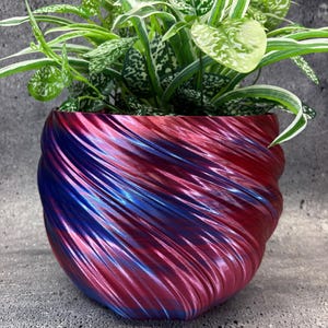 Extra grote gedraaide bloempot voor allerlei soorten planten (gestreepte blauwe frambooskleur) - diameter 10 x 7,75 hoog; Winkel VS:
