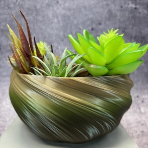 Small Shallow Twisted Planter for Succulents or Cati (Woodland Camo color) - 6" Diameter by 3" Tall; Modern Planter; USA Store