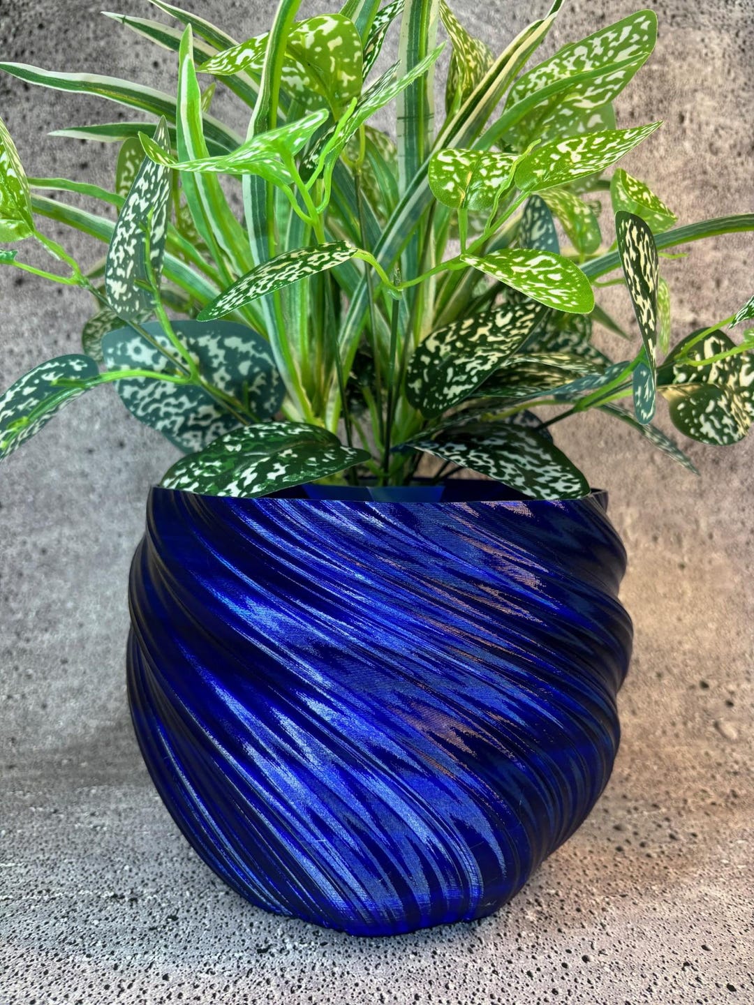 10¹² terra Trianglar Twist Vase ブルー Large Twisted Flowerpot for Plants of All Kinds (crystal Dark Blue