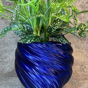 Large Twisted Flowerpot for Plants of all kinds (Gradient Dark Blue color) - 8&quot; Diameter by 6&quot; Tall; Modern Planter; USA Store