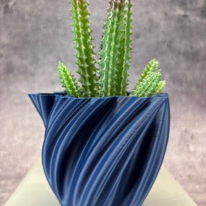 Unik kruka - Liten blomkruka för växter av alla slag (matt marinblå färg) - 10 cm diameter och 8,5 cm hög Färgglad kruka Modern kruka