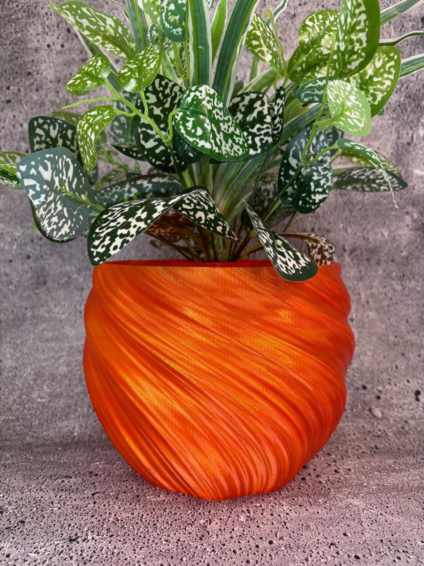 Large Twisted Flowerpot for Plants of all kinds (Gradient Orange color) - 8" Diameter by 6" Tall