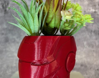 Macetero pequeño Iron Man (rojo) para suculentas, cactus o cualquier planta: 2,75" de ancho, 3,375" de alto y 4" de profundidad; tienda de EE. UU.