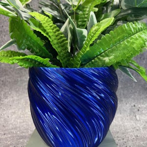 Tall Medium Twisted Flowerpot for Plants of all kinds (Dark Blue Gradient color) - 6&quot; Diameter by 5.25&quot; Tall; USA Store