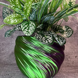 Large Twisted Flowerpot for Plants of all kinds (Dual Purple and Green Silk color) - 8" Diameter by 6" Tall