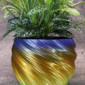 Large Twisted Flowerpot for Plants of all kinds - 8" Diameter by 6" Tall; Colorful Planter; Modern Planter
