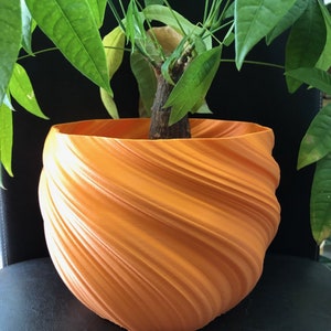 Large Twisted Flower Pot for Plants of all kinds (Pastel Orange color) - 8" Diameter by 6" Tall