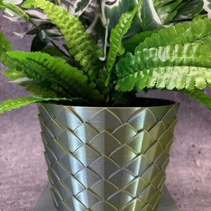 Unique Planter-Medium Flowerpot for Plants of all kinds (Dual Gold and Silver color) - 6" Diameter by 4.5" Tall; Colorful Planter; USA Store