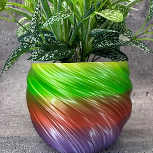 Großer gedrehter Blumentopf für Pflanzen aller Art (Regenbogenfarbe) - 21 cm Durchmesser mal 15 cm hoch; Bunter Pflanzer; Moderner Übertopf