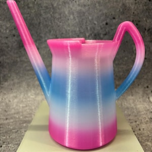 Annaffiatoio piccolo con tappo antigoccia per piante grasse, cactus, erbe aromatiche o qualsiasi altra pianta (colore rosa/blu/bianco) - 18x18 cm