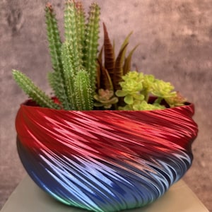 Kleiner flacher gedrehter Übertopf für Sukkulenten oder Cati (Regenbogenfarbe) - 15 cm Durchmesser mal 3 cm hoch; Moderner Blumentopf; USA Shop