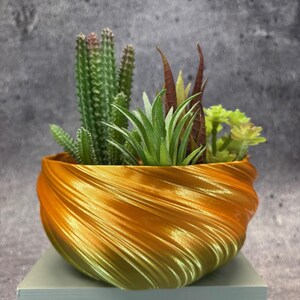 Small Shallow Twisted Planter for Succulents or Cati (Gold Tones color) - 6" Diameter by 3" Tall; Modern; USA Store