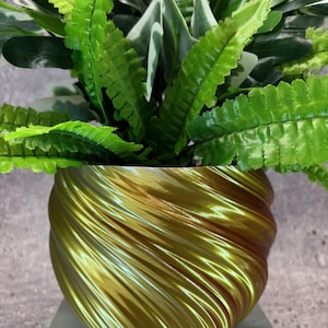 Medium Twisted Flowerpot for Plants of all kinds (Red Copper, Gold, Silver Tri-color)- 6&quot; Diameter by 4.5&quot; Tall