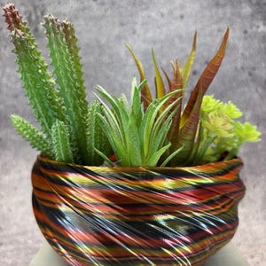 Small Shallow Twisted Planter for Succulents or Cati (Black/Red/Gold color)-6"Diameter by 3"Tall; Colorful Planter; Modern Planter;USA Store