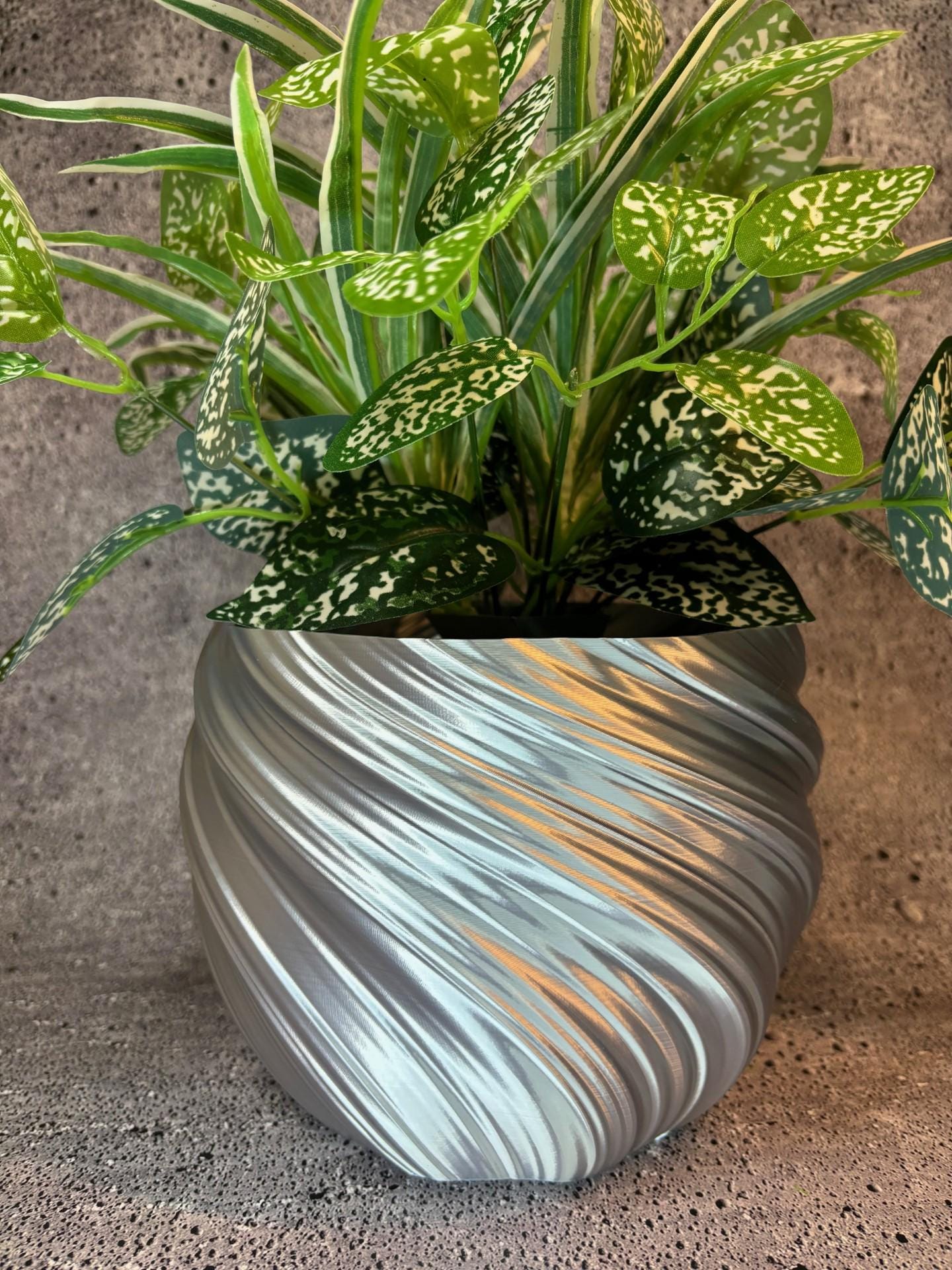 Silberner blumentopf