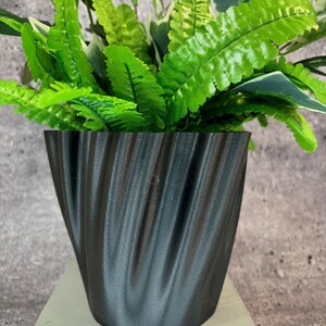 Unik kruka - Mellanstor blomkruka för växter av alla slag (svart färg) - 15 cm diameter och 14 cm hög Färgglad kruka Modern kruka; USA-butik