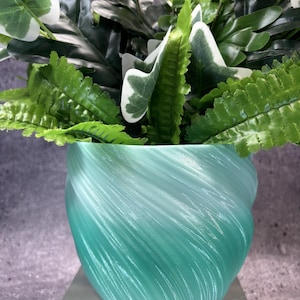 Hög medelstor vriden blomkruka för växter av alla slag (flerfärgad) - 15 cm diameter och 14 cm höjd; Modern kruka; USA-butik