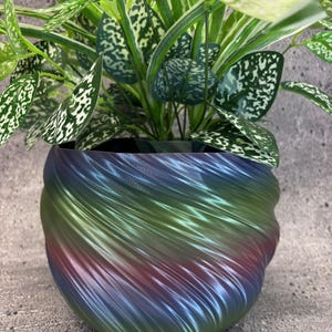 Large Twisted Flowerpot for Plants of all kinds (Multi color) - 8" Diameter by 6" Tall; Colorful Planter; Modern Planter; USA Store