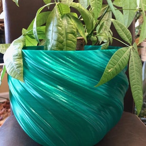 Extra Large Twisted Flower Pot for Plants of all kinds (Emerald Green color) - 10" Diameter by 7.75" Tall