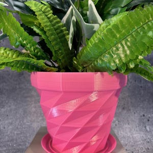 Mellanstor blomkruka med fat för växter av alla slag (rosa färg) - 13,5 cm diameter och 13,5 cm höjd