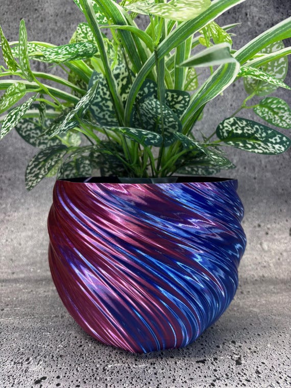 Großer gedrehter Blumentopf für Pflanzen aller Art (schillernde blaue Himbeerfarbe) - 20,3 cm Durchmesser mal 15,2 cm hoch, bunter Übertopf, moderner Übertopf